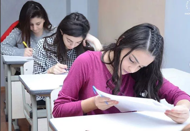 azerbaycanda-ozel-universite-fiyatlari